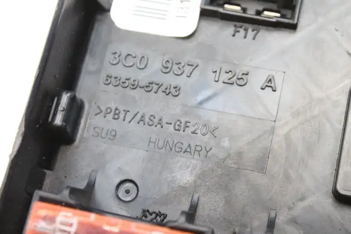 Volkswagen PASSAT B7 (2011 - 2014) 3C0937125A Блок монтирования реле — фото 8