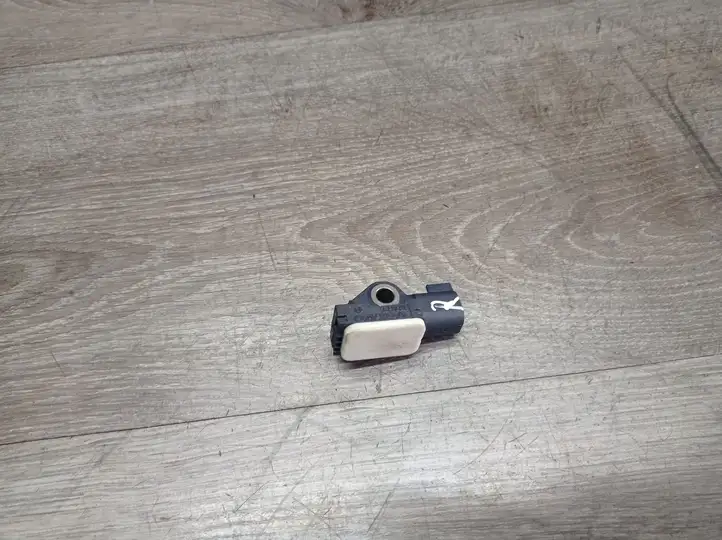 Volvo V70 (2007 - 2013)   Датчик удара надувных подушек