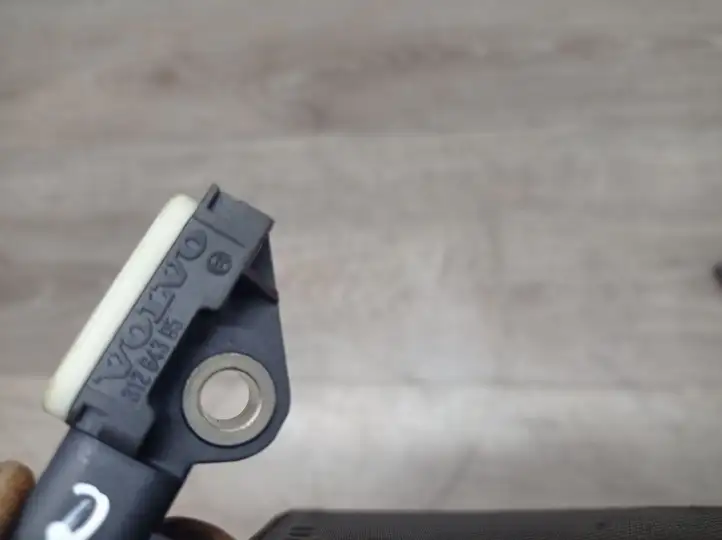 Volvo V70 (2007 - 2013)   Датчик удара надувных подушек