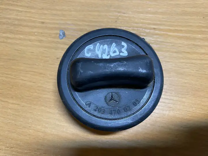 Mercedes-Benz C W203 (2000 - 2007) A2034700205 Крышка топливного бака — фото 1
