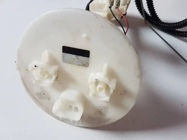 Lexus GS250 300 350 300h 450h (2011 - 2015) 060321 Датчик уровня топлива — фото 3