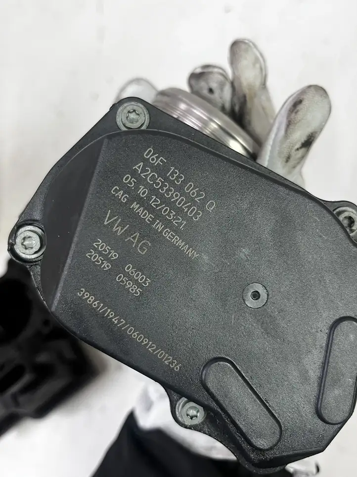 Audi A5 8T 8F (2007 - 2011) 06F133062Q Дроссельная заслонка — фото 2