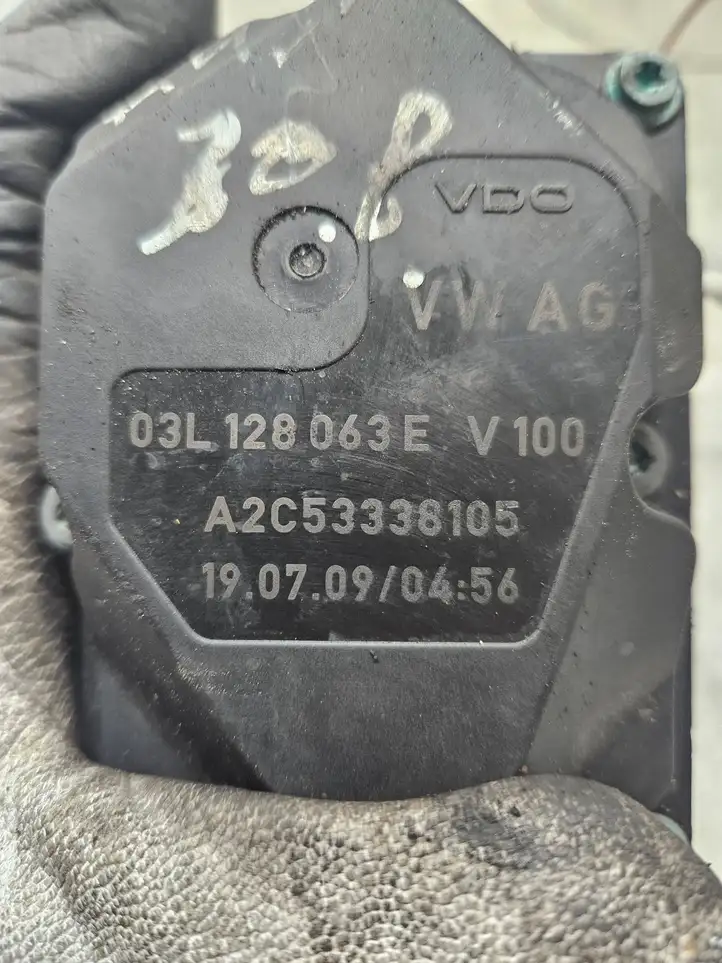 Audi A4 S4 B8 8K (2007 - 2011) 03L128063E Дроссельная заслонка — фото 5