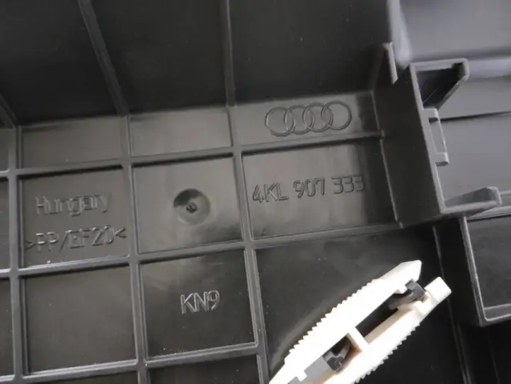 Audi e-tron (2018 - ) 4KL907333 Прочие детали салона — фото 3