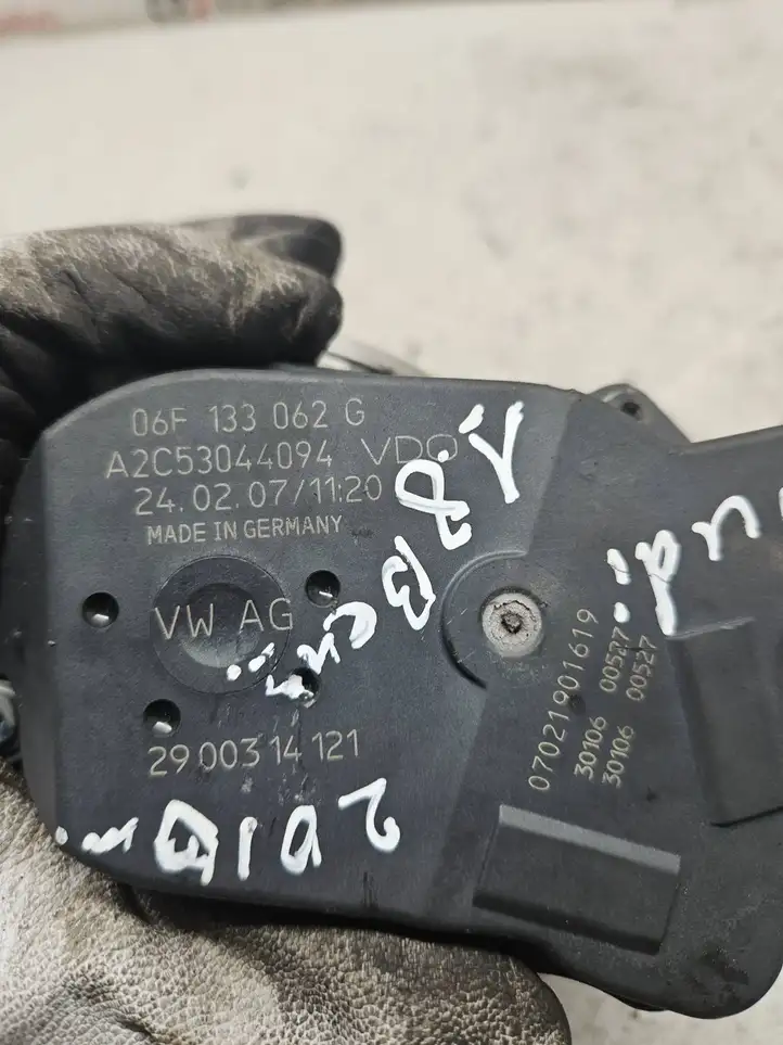 Audi A4 S4 B8 8K (2007 - 2011) 06F133062G Дроссельная заслонка — фото 4