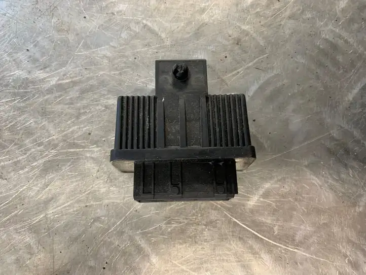 Peugeot 308 (2007 - 2013)  240107 Реле насоса горючего