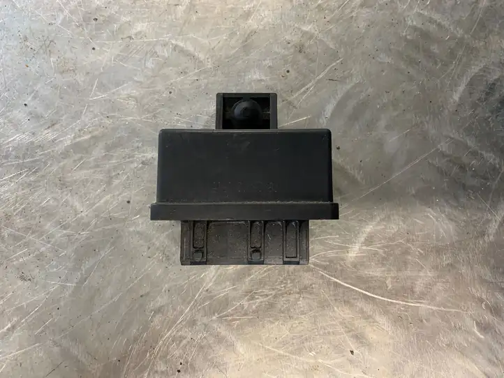 Peugeot 308 (2007 - 2013)  240107 Реле насоса горючего