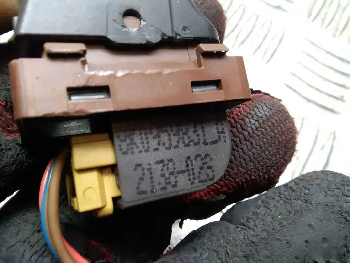 Audi A5 8T 8F (2007 - 2011) 8K0959831A Кнопка закрытия крышки багажника — фото 3