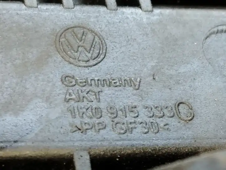 Volkswagen PASSAT B6 (2005 - 2010) 1K0915333C Площадка аккумулятора — фото 2
