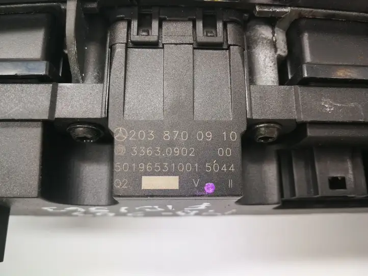 Mercedes-Benz C W203 (2000 - 2007) 2038700910 Блок кнопок на панели — фото 4