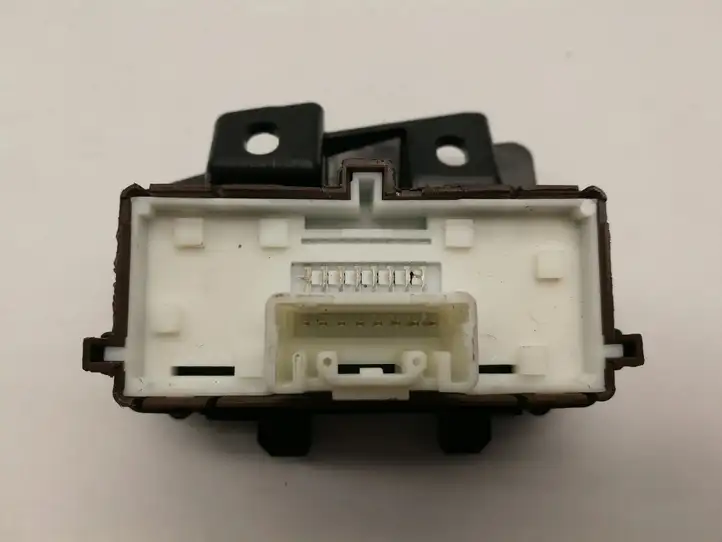 Toyota Auris E180 (2012 - 2018) 8497002090 Блок кнопок на панели — фото 3