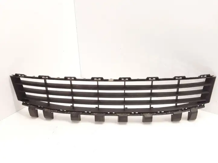 Renault Megane II (2006 - 2008)  8200412379 Нижняя решётка (из трех частей)