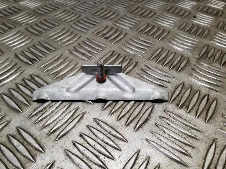 BMW X1 E84 (2009 - 2015)   Держатель аккумулятора