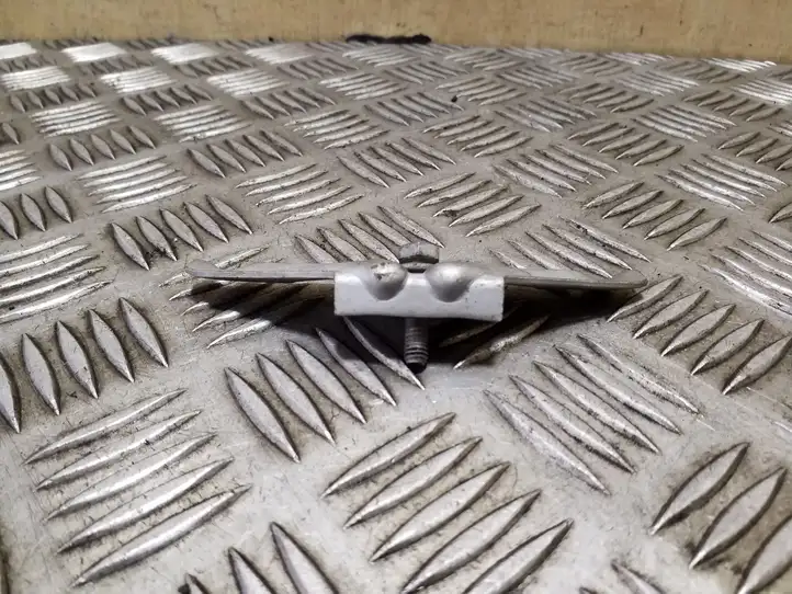 BMW X1 E84 (2009 - 2015)   Держатель аккумулятора