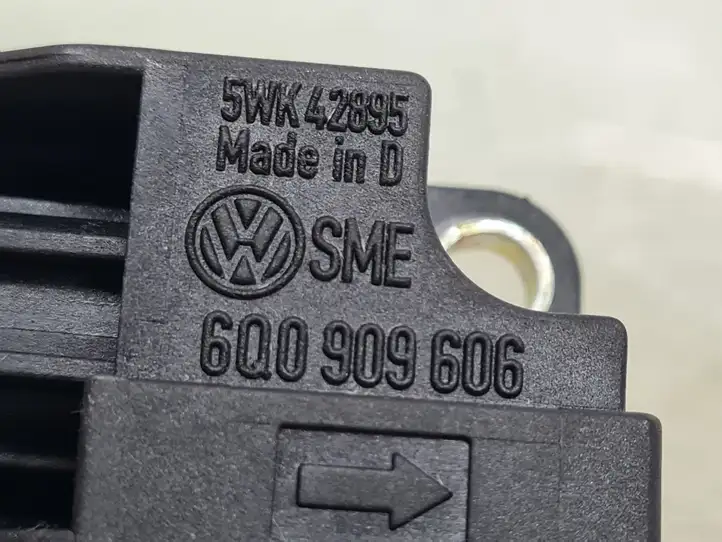 Volkswagen PASSAT B5.5 (2001 - 2005) 6Q0909606 Датчик удара SRS — фото 4