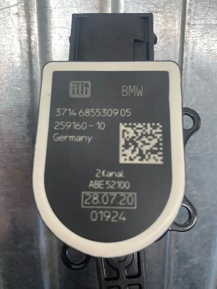 BMW X3 G01 (2018 - 2024) 6855309 Датчик педали тормоза — фото 4