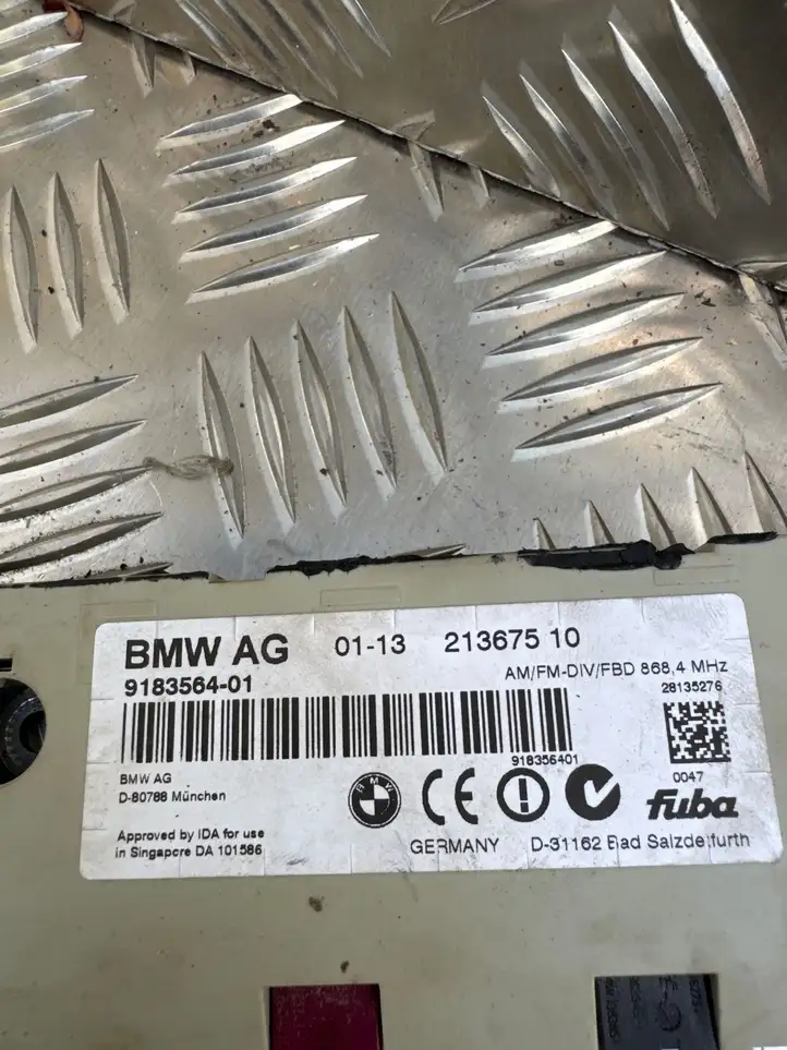 BMW 5 E60 E61 (2004 - 2010) 918356401 Усилитель антенны — фото 5