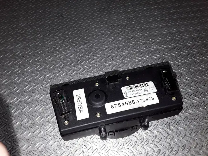 Mercedes-Benz E W211 (2002 - 2009) 2118216958 Кнопка парктроника — фото 2