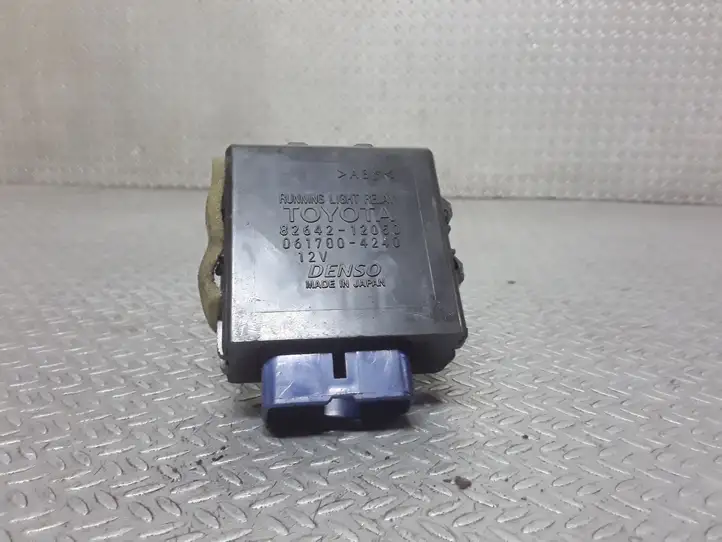 Toyota Corolla Verso E121 (2001 - 2004) 8264212050 Реле дневных фонарей — фото 1