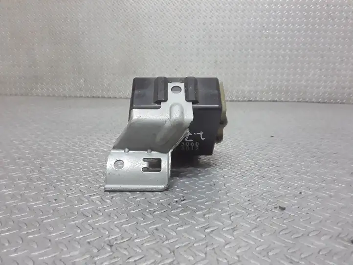 Toyota Corolla Verso E121 (2001 - 2004) 8264212050 Реле дневных фонарей — фото 3