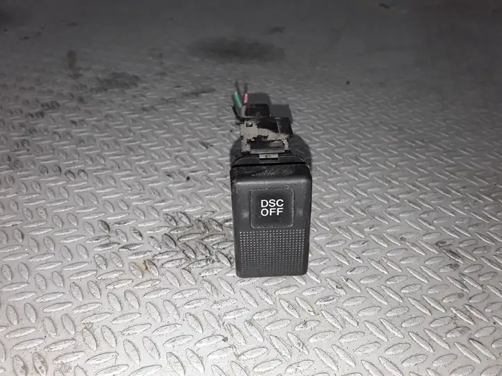 Mazda 5 (2005 - 2010)  15A469 Включатель системы стабильности (ESP)