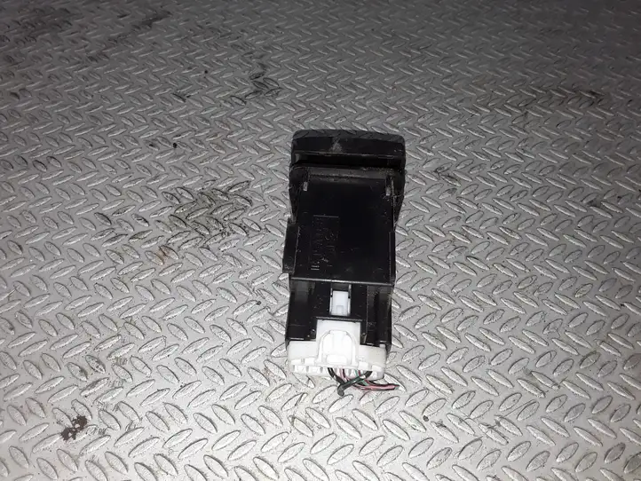 Mazda 5 (2005 - 2010)  15A469 Включатель системы стабильности (ESP)