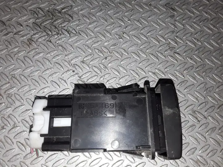 Mazda 5 (2005 - 2010)  15A469 Включатель системы стабильности (ESP)