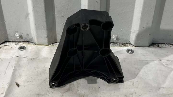 779220203 BMW 5 E60 E61 Kita variklio skyriaus detalė