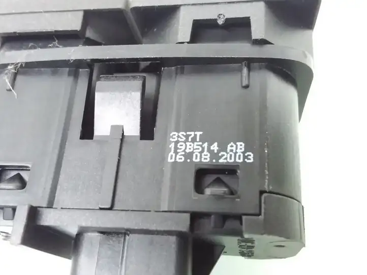 Ford Mondeo Mk III (2000 - 2007) 3S7T19B514AB Кнопка закрытия крышки багажника — фото 4