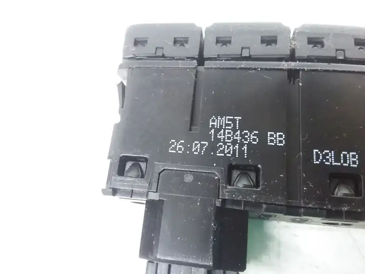 Ford Focus (2011 - 2015) AM5T14B436BB Кнопка парктроника — фото 3