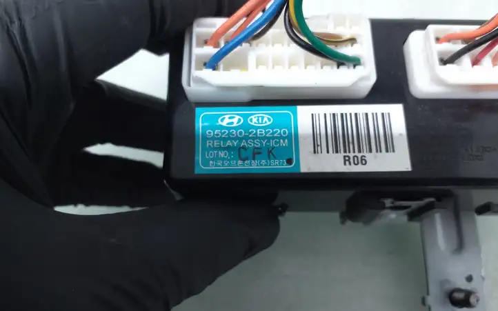 Hyundai Santa Fe (2005 - 2009)  952302B220 Другие блоки управления / модули