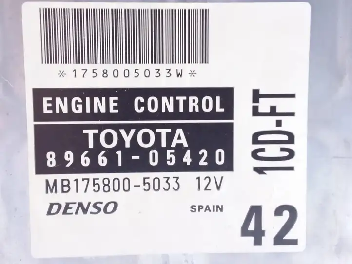 Toyota Avensis T220 (2000 - 2003) 8966105420 Блок управления двигателем (ЭБУ) — фото 2