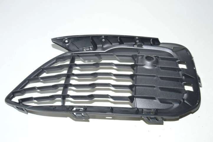 BMW 1 F20 F21 (2011 - 2019)  51118085309 Верхняя решётка