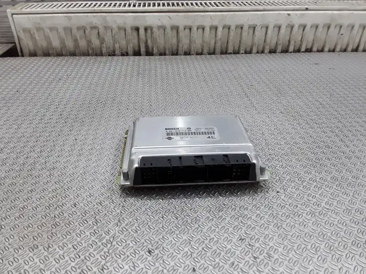 Nissan  (2000 - 2006)  237104U111 Блок управления двигателя