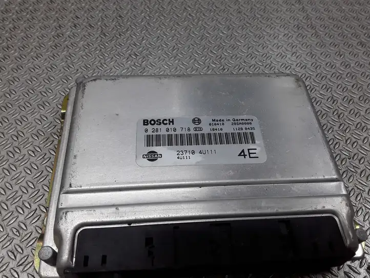 Nissan  (2000 - 2006)  237104U111 Блок управления двигателя