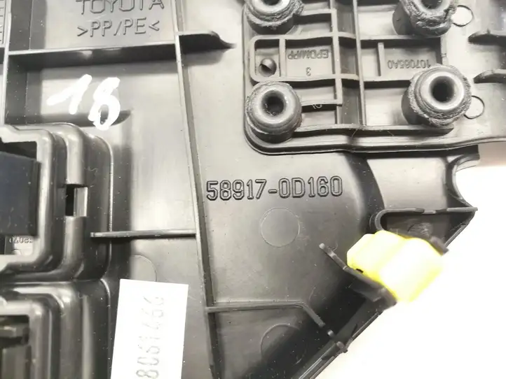 Toyota Yaris (2014 - 2019) 589170D160 Блок кнопок на панели — фото 3