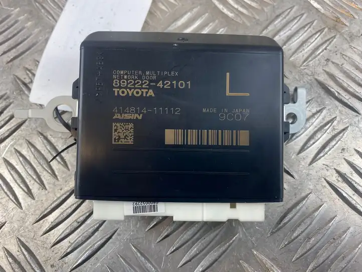 Toyota RAV 4 (XA50) (2018 - ) 8922242101 Блок управления дверью — фото 2