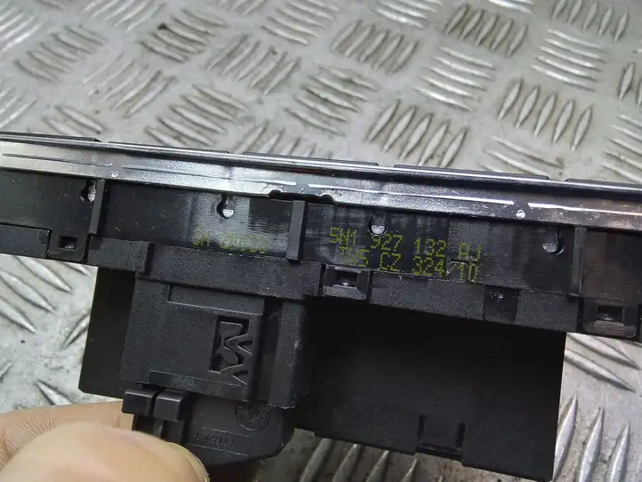 Volkswagen Tiguan (2007 - 2011) 5N1927132AJ Кнопка парктроника — фото 2
