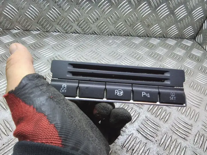 Volkswagen Tiguan (2007 - 2011) 5N1927132AJ Кнопка парктроника — фото 3