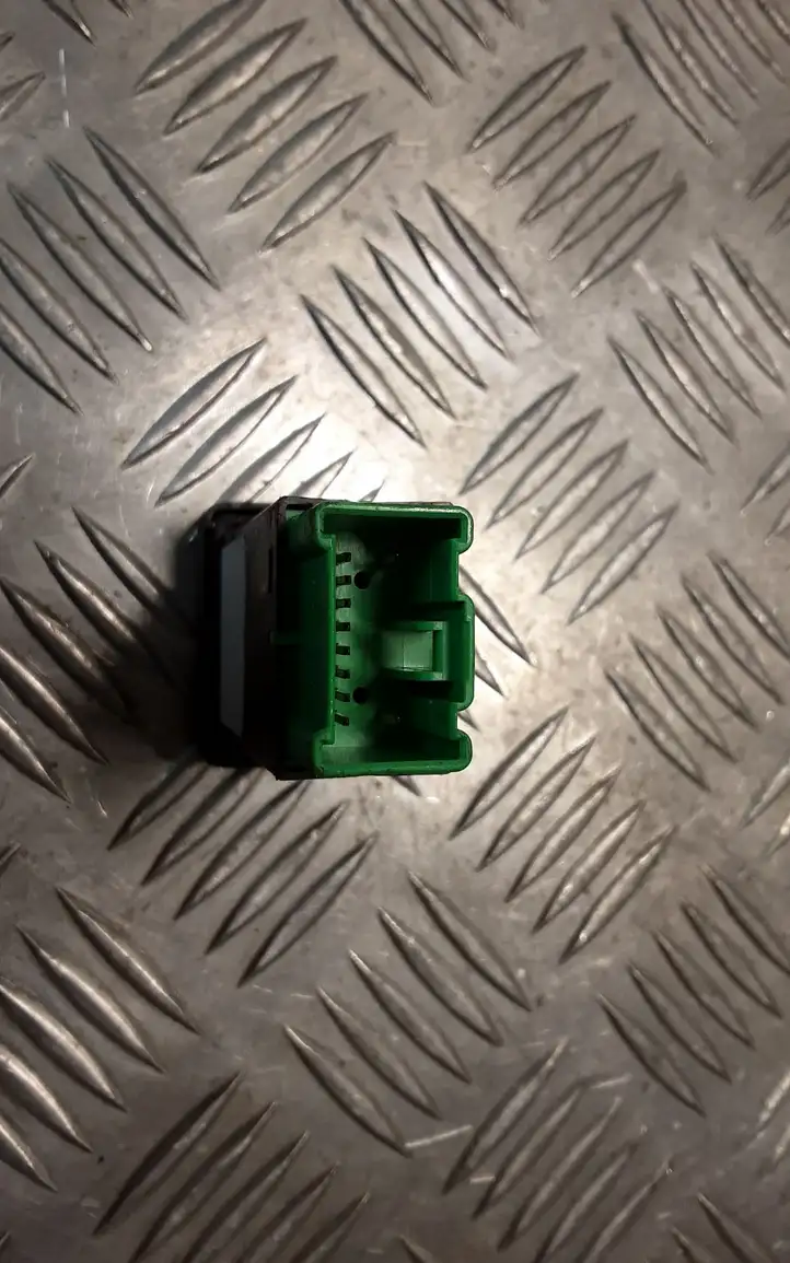 Honda Accord (2008 - 2016)   Включатель системы стабильности (ESP)