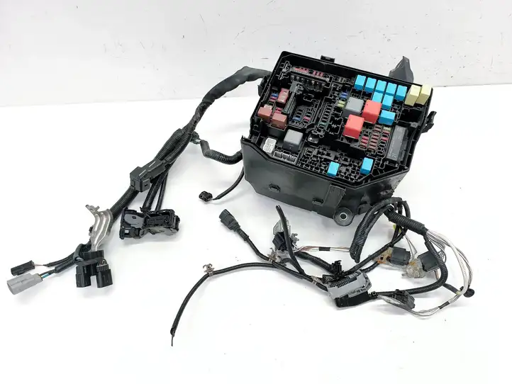 Toyota bZ4X (2021 - )  84653W Ящик предохранителей (комплект)