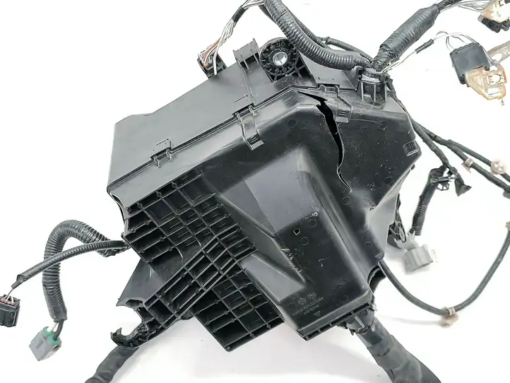 Toyota bZ4X (2021 - )  84653W Ящик предохранителей (комплект)