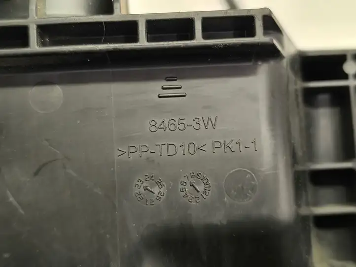 Toyota bZ4X (2021 - )  84653W Ящик предохранителей (комплект)