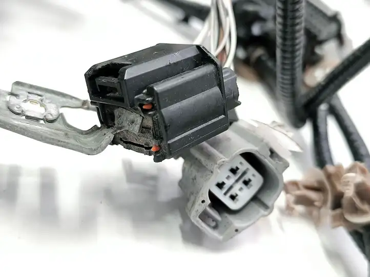 Toyota bZ4X (2021 - )  84653W Ящик предохранителей (комплект)