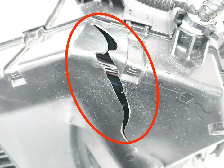 Toyota bZ4X (2021 - )  84653W Ящик предохранителей (комплект)