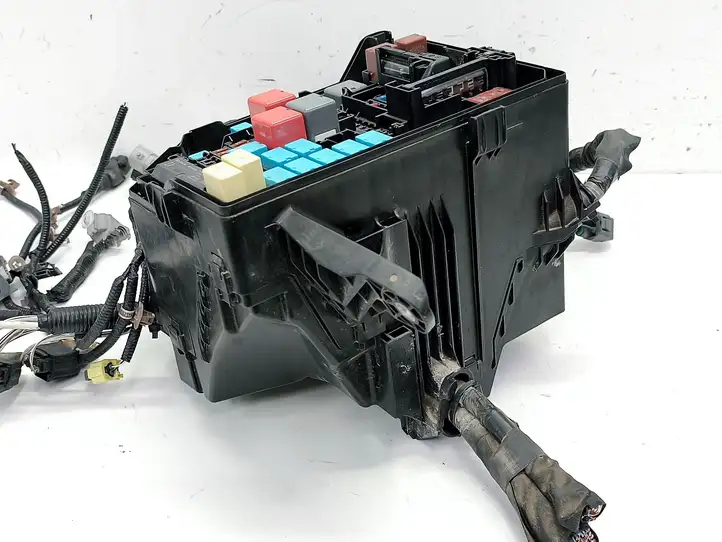 Toyota bZ4X (2021 - )  84653W Ящик предохранителей (комплект)