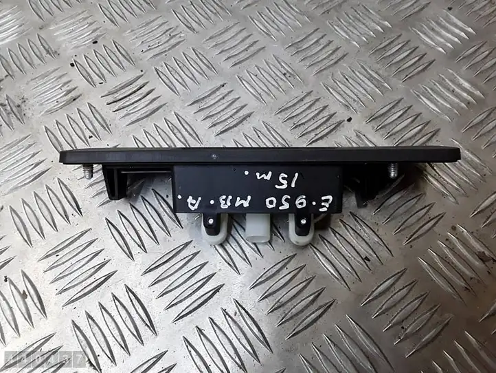 Mercedes-Benz A W176 (2012 - 2018) 1667500493 Кнопка закрытия крышки багажника — фото 3