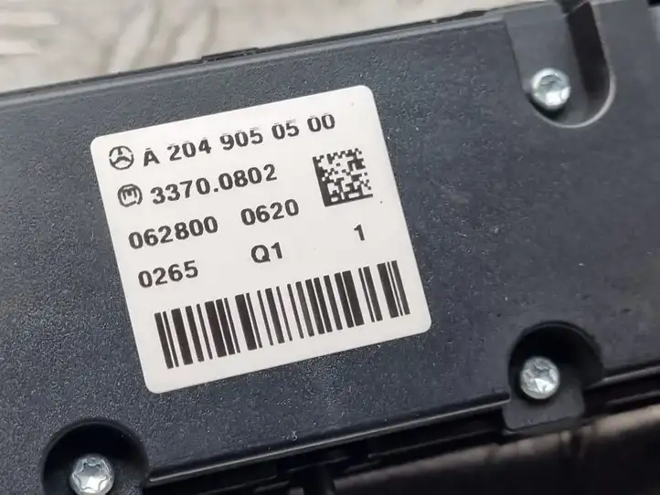 Mercedes-Benz C W204 (2007 - 2014) A2049050500 Кнопка парктроника — фото 2