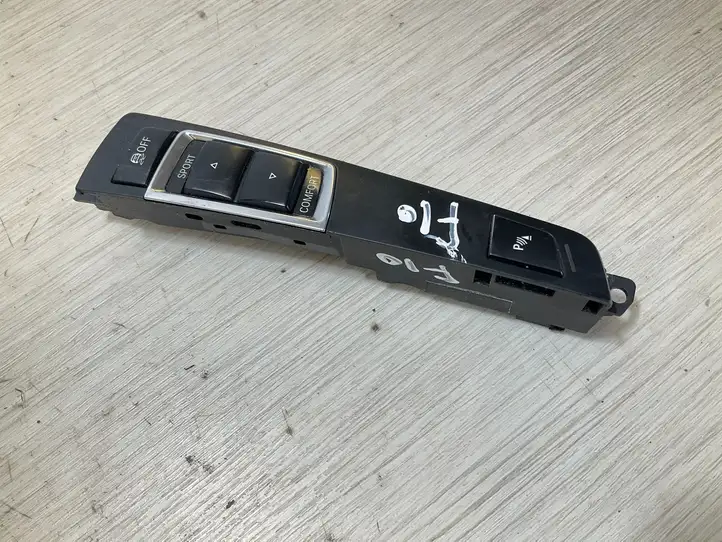 BMW 5 F10 F11 (2009 - 2016) 9202951 Кнопка парктроника — фото 1