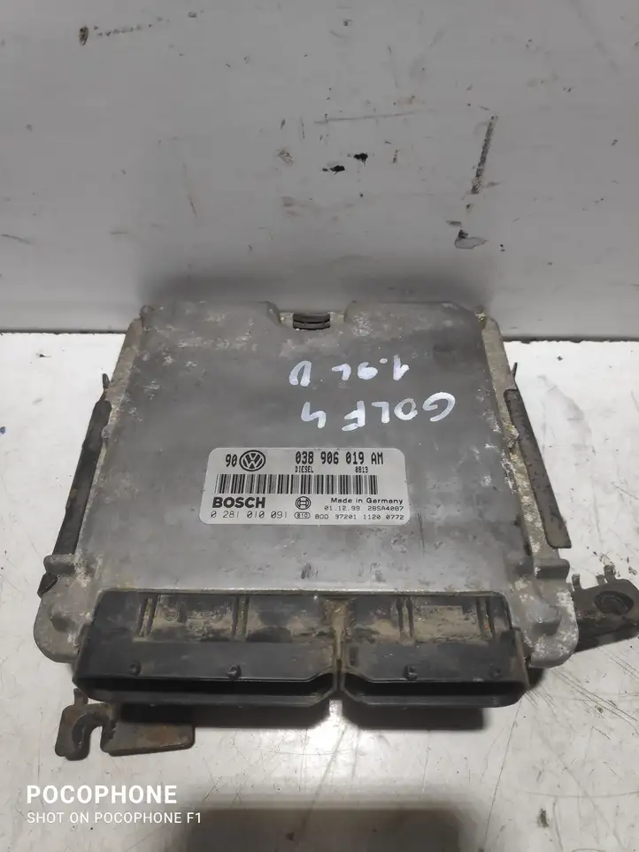 Volkswagen Golf IV (1998 - 2005)  038906019AM Блок управления двигателя